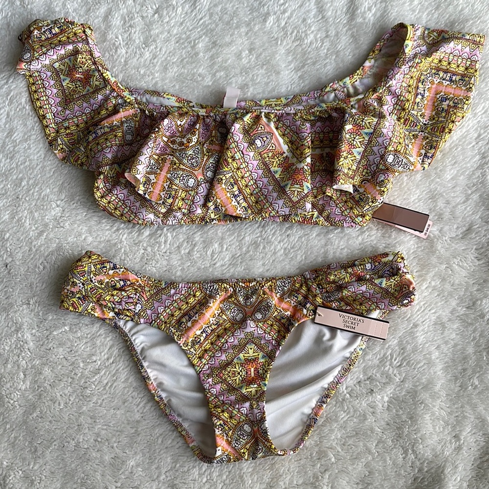 Victoria’s Secret Off-the-shoulder Bikini Set